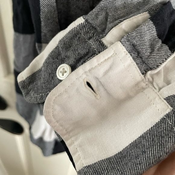 Uniqlo Black and White Plaid Flannel Shirt, Sz Medium - Picture 9 of 14